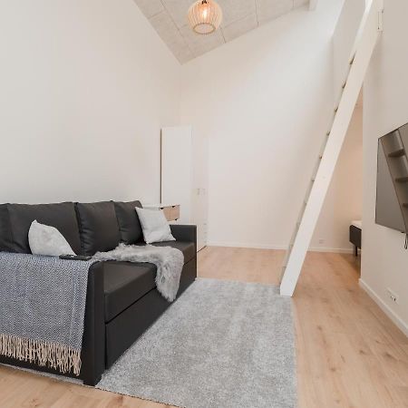 Studio Apartments Close To Airport Mithvagur Exterior photo