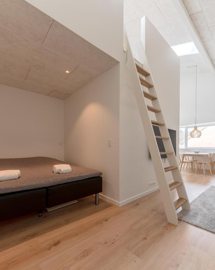 Studio Apartments Close To Airport Mithvagur Exterior photo