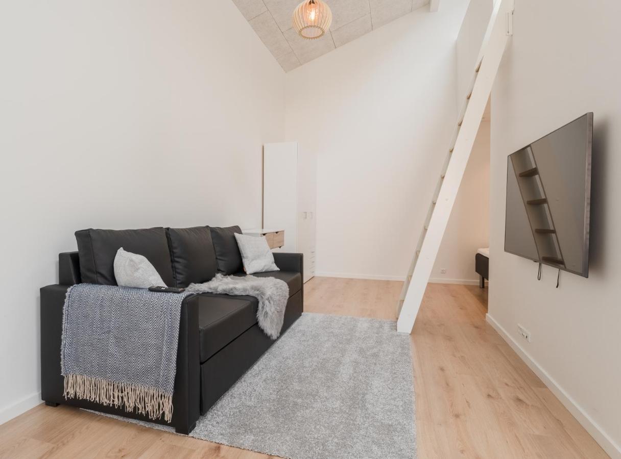 Studio Apartments Close To Airport Mithvagur Exterior photo